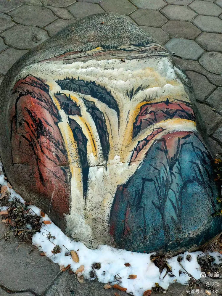 彩绘的石头也很美